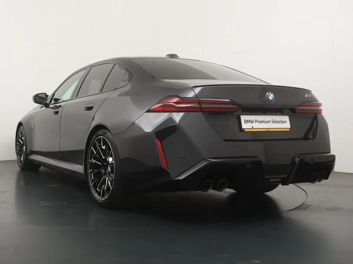 M5 | M Drivers Pack | Driving Assistant Professional | Comfort Pack | Parking Assistant Professional |