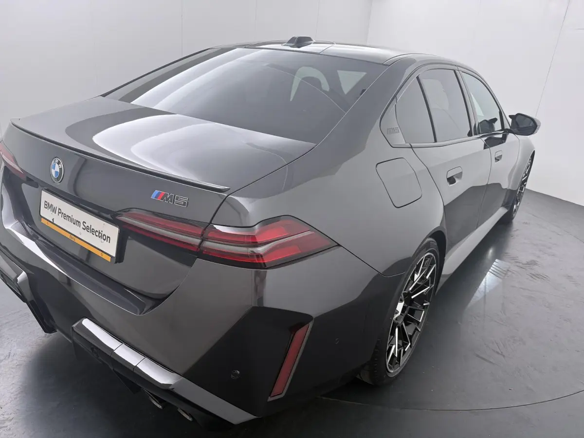 M5 | M Drivers Pack | Driving Assistant Professional | Comfort Pack | Parking Assistant Professional |
