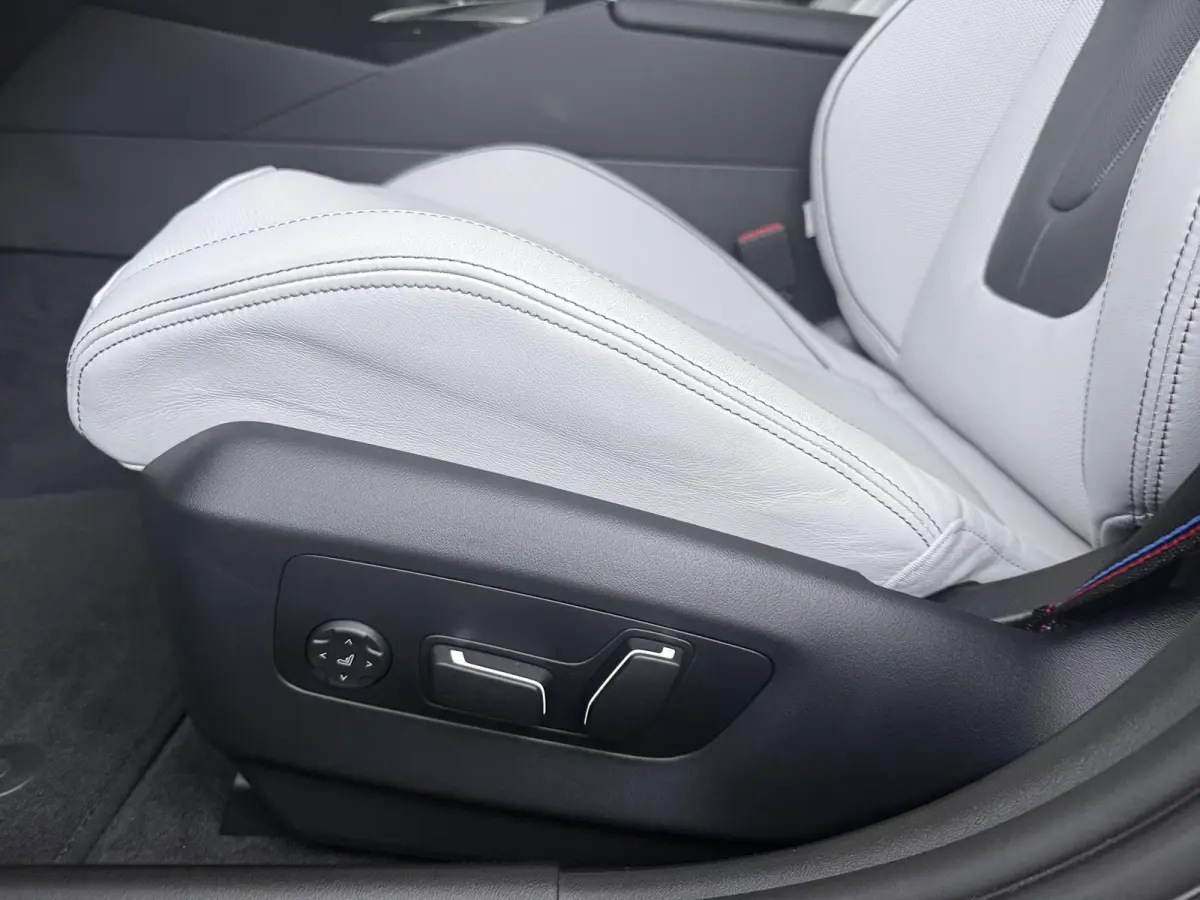 M5 | M Drivers Pack | Driving Assistant Professional | Comfort Pack | Parking Assistant Professional |