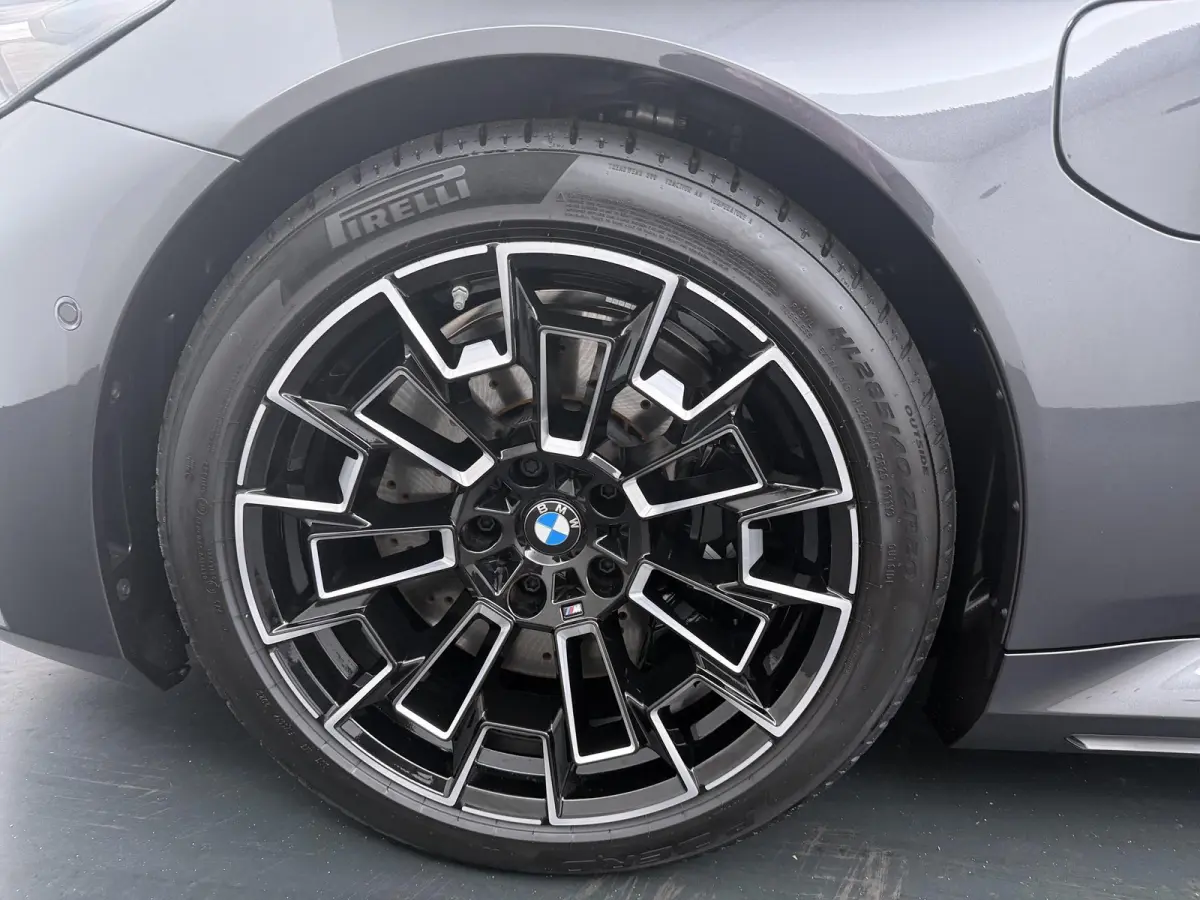 M5 | M Drivers Pack | Driving Assistant Professional | Comfort Pack | Parking Assistant Professional |