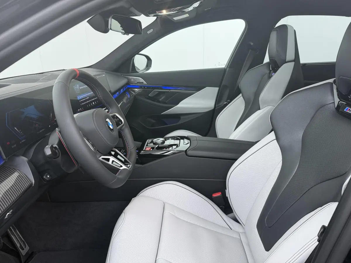 M5 | M Drivers Pack | Driving Assistant Professional | Comfort Pack | Parking Assistant Professional |