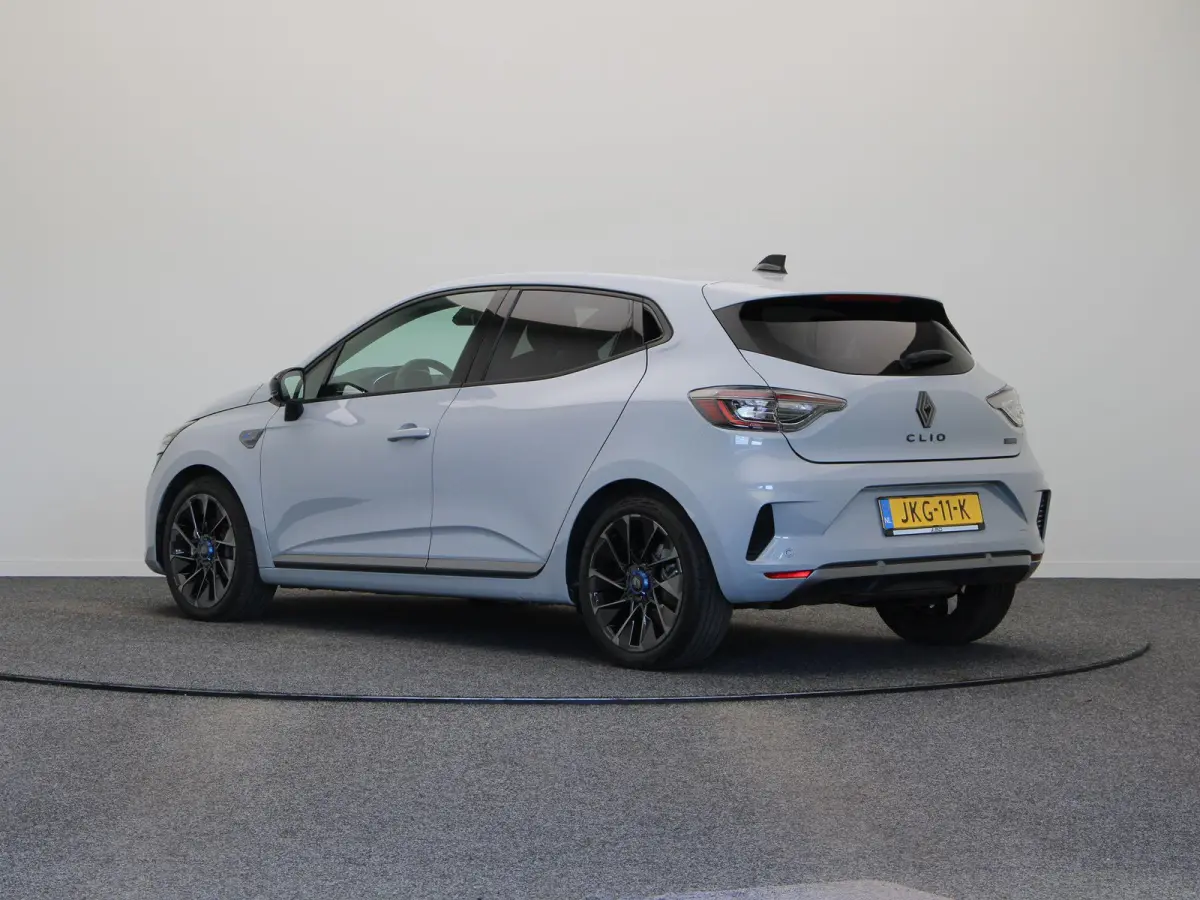 E-Tech Full Hybrid 145pk esprit Alpine | Adaptive cruise control | Climate control | Sportstoelen | Apple carplay / Android auto | Achteruitrijcamera |