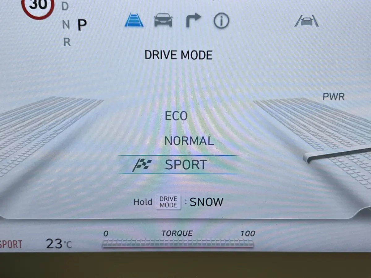 Connect+ 73kWh Afn. Trekhaak | Navigatie/Android/Apple Carplay | LM Velgen 19" | Voorstoelen Verwarmd | Cruise Control Adaptief | Lederen Bekleding | Warmtepomp | Airco |