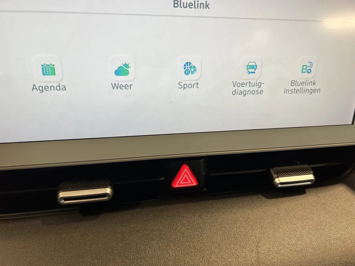Connect+ 73kWh Afn. Trekhaak | Navigatie/Android/Apple Carplay | LM Velgen 19" | Voorstoelen Verwarmd | Cruise Control Adaptief | Lederen Bekleding | Warmtepomp | Airco |