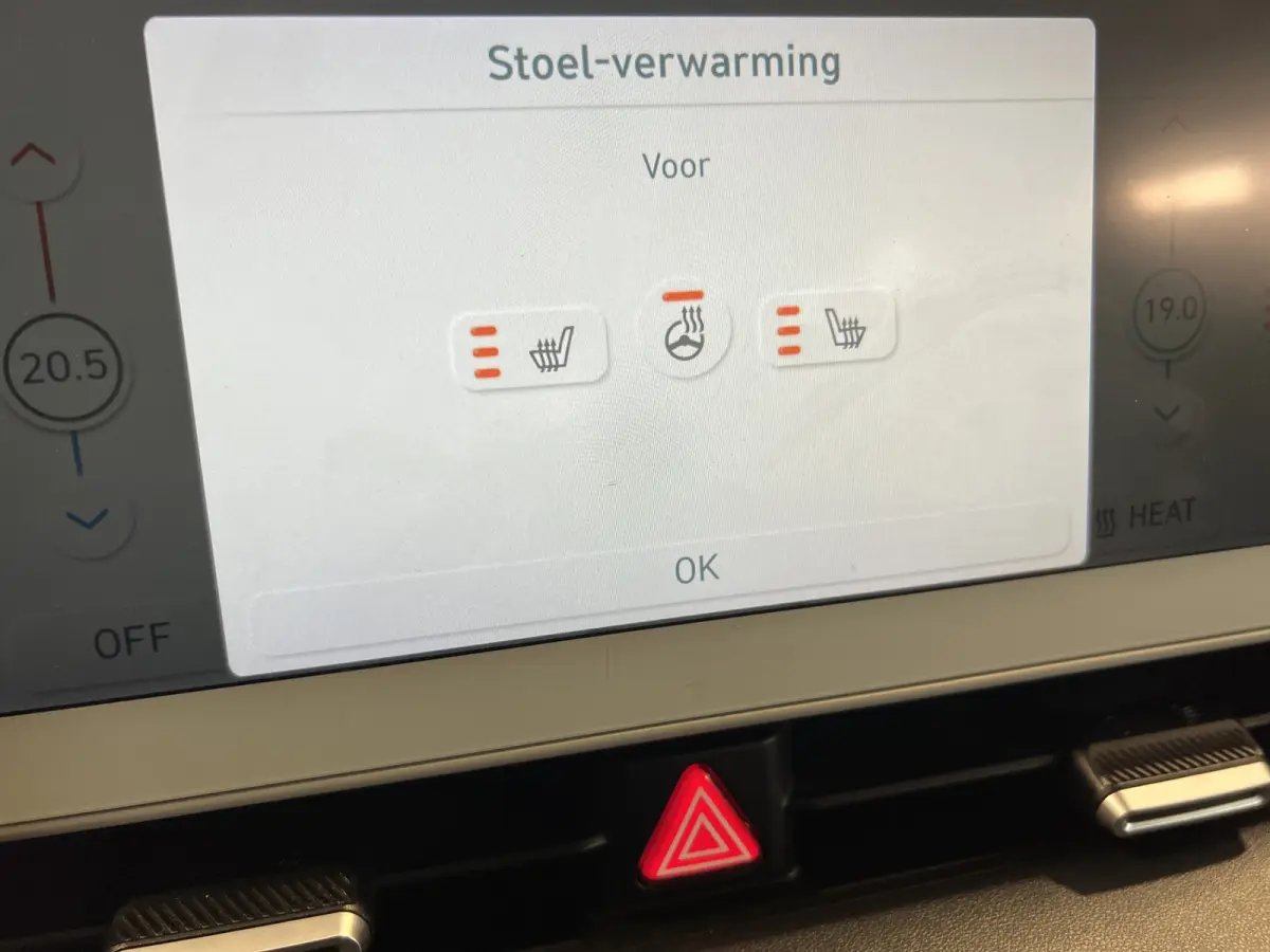 Connect+ 73kWh Afn. Trekhaak | Navigatie/Android/Apple Carplay | LM Velgen 19" | Voorstoelen Verwarmd | Cruise Control Adaptief | Lederen Bekleding | Warmtepomp | Airco |