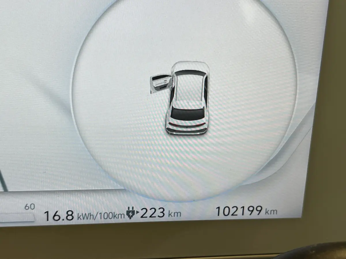 Connect+ 73kWh Afn. Trekhaak | Navigatie/Android/Apple Carplay | LM Velgen 19" | Voorstoelen Verwarmd | Cruise Control Adaptief | Lederen Bekleding | Warmtepomp | Airco |