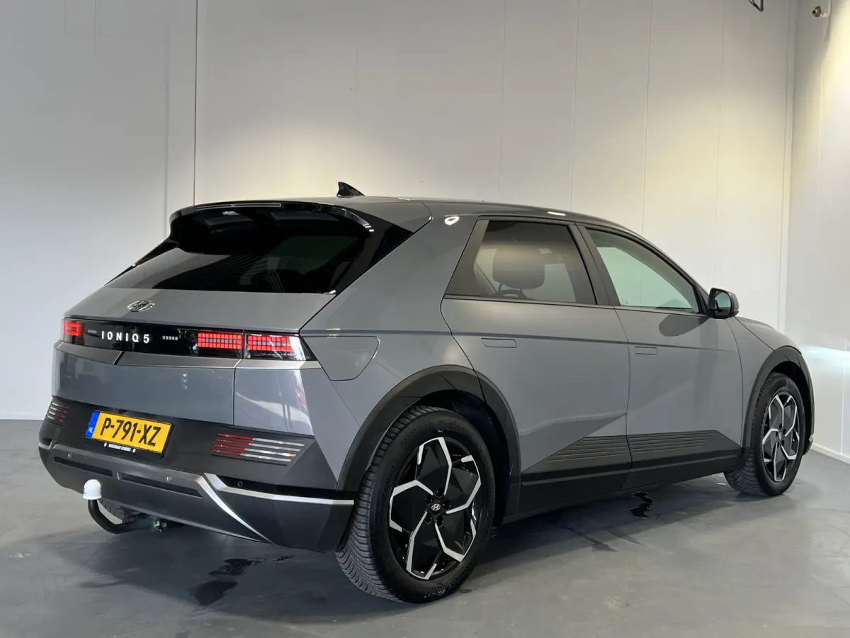 Connect+ 73kWh Afn. Trekhaak | Navigatie/Android/Apple Carplay | LM Velgen 19" | Voorstoelen Verwarmd | Cruise Control Adaptief | Lederen Bekleding | Warmtepomp | Airco |