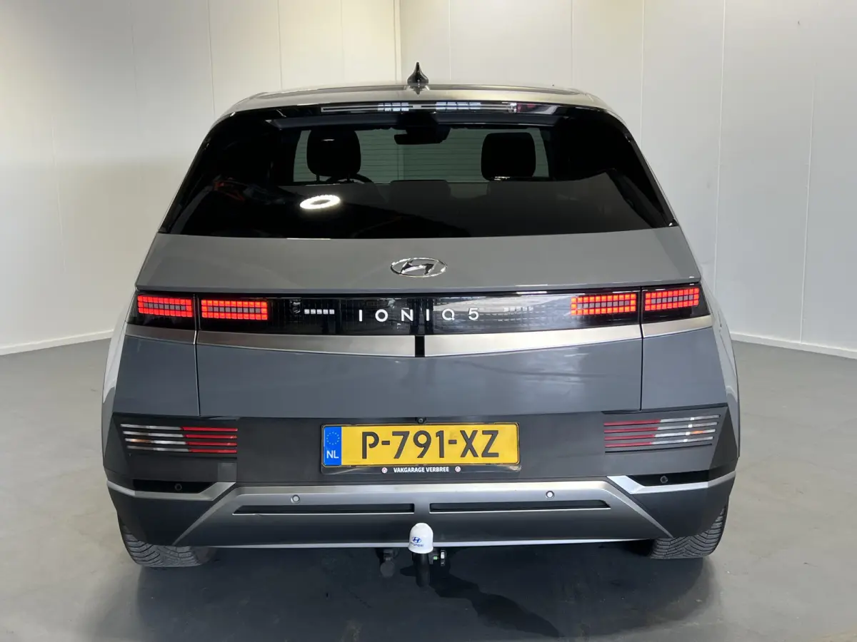 Connect+ 73kWh Afn. Trekhaak | Navigatie/Android/Apple Carplay | LM Velgen 19" | Voorstoelen Verwarmd | Cruise Control Adaptief | Lederen Bekleding | Warmtepomp | Airco |