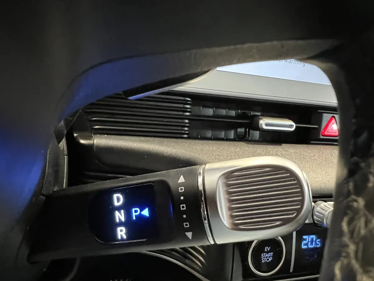 Connect+ 73kWh Afn. Trekhaak | Navigatie/Android/Apple Carplay | LM Velgen 19" | Voorstoelen Verwarmd | Cruise Control Adaptief | Lederen Bekleding | Warmtepomp | Airco |
