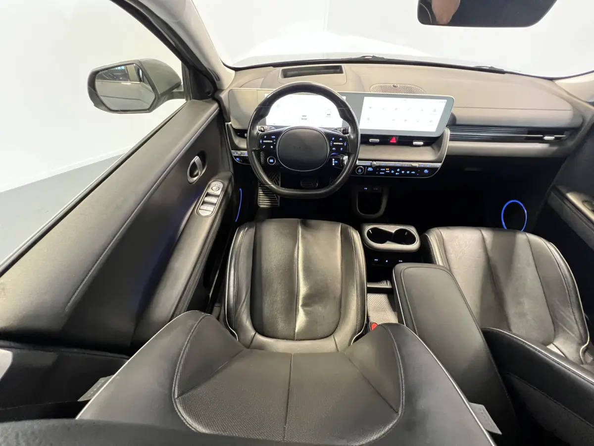 Connect+ 73kWh Afn. Trekhaak | Navigatie/Android/Apple Carplay | LM Velgen 19" | Voorstoelen Verwarmd | Cruise Control Adaptief | Lederen Bekleding | Warmtepomp | Airco |