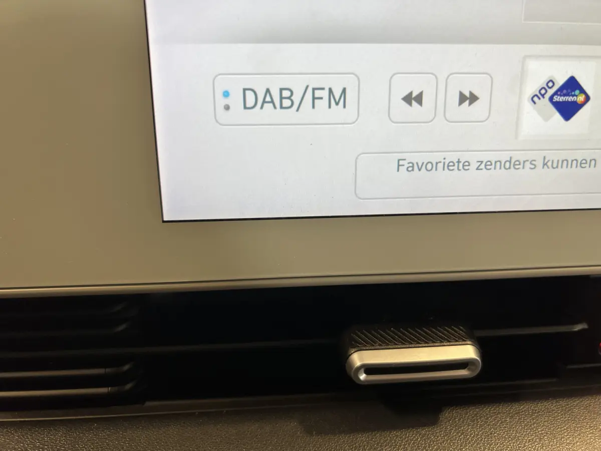 Connect+ 73kWh Afn. Trekhaak | Navigatie/Android/Apple Carplay | LM Velgen 19" | Voorstoelen Verwarmd | Cruise Control Adaptief | Lederen Bekleding | Warmtepomp | Airco |