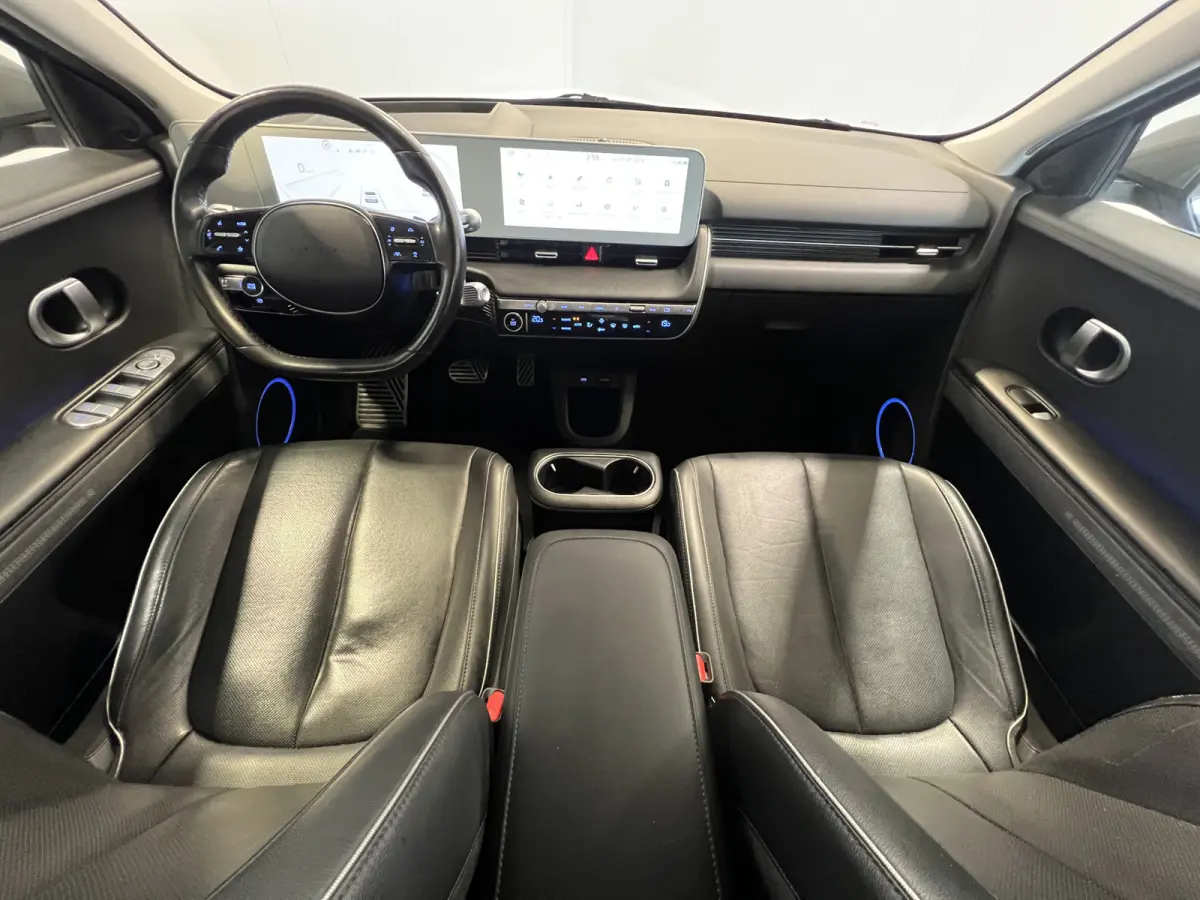 Connect+ 73kWh Afn. Trekhaak | Navigatie/Android/Apple Carplay | LM Velgen 19" | Voorstoelen Verwarmd | Cruise Control Adaptief | Lederen Bekleding | Warmtepomp | Airco |
