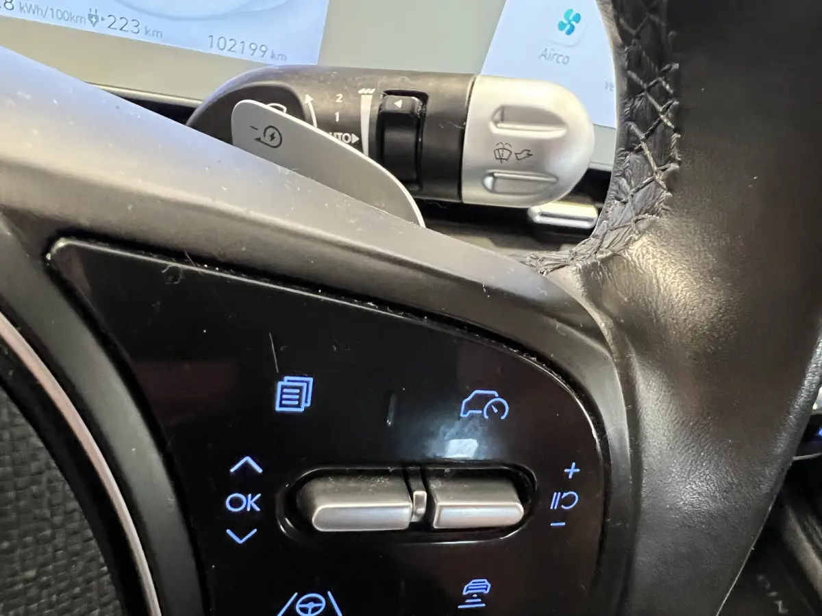 Connect+ 73kWh Afn. Trekhaak | Navigatie/Android/Apple Carplay | LM Velgen 19" | Voorstoelen Verwarmd | Cruise Control Adaptief | Lederen Bekleding | Warmtepomp | Airco |