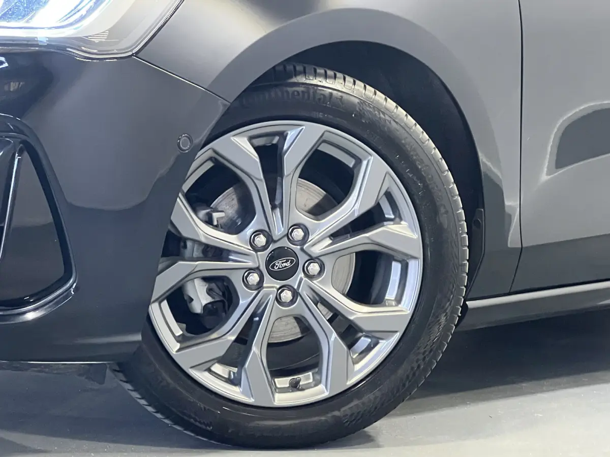1.0 EcoBoost Hybrid ST Line Style | Navigatie/Android/Apple Carplay | LM Velgen 17" | Voorstoelen/Stuur/Voorruit Verwarmd | Achteruitrijcamera | Cruise Control | Airco |