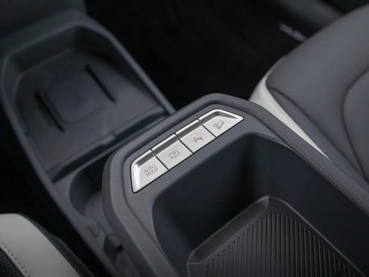 GT-Line Business Edition 81.4 kWh | Actieprijs* | Navi. | Clima. | Adapt. Cruise. | Parkeersensoren | Dodehoekassistentie | Stoel&Stuur Verwarming | GT-Line Vegan Lederen Stoelbekleding