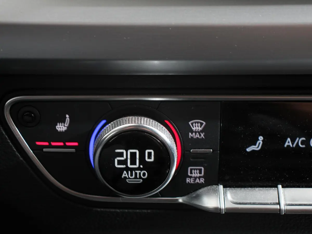 50 TFSI e quattro S edition Climate control Adaptieve cruise control Led Apple Carplay/ Android Auto Parkeersensoren Verwarmde voorstoelen Keyless Lane assist Lichtmetalen velgen