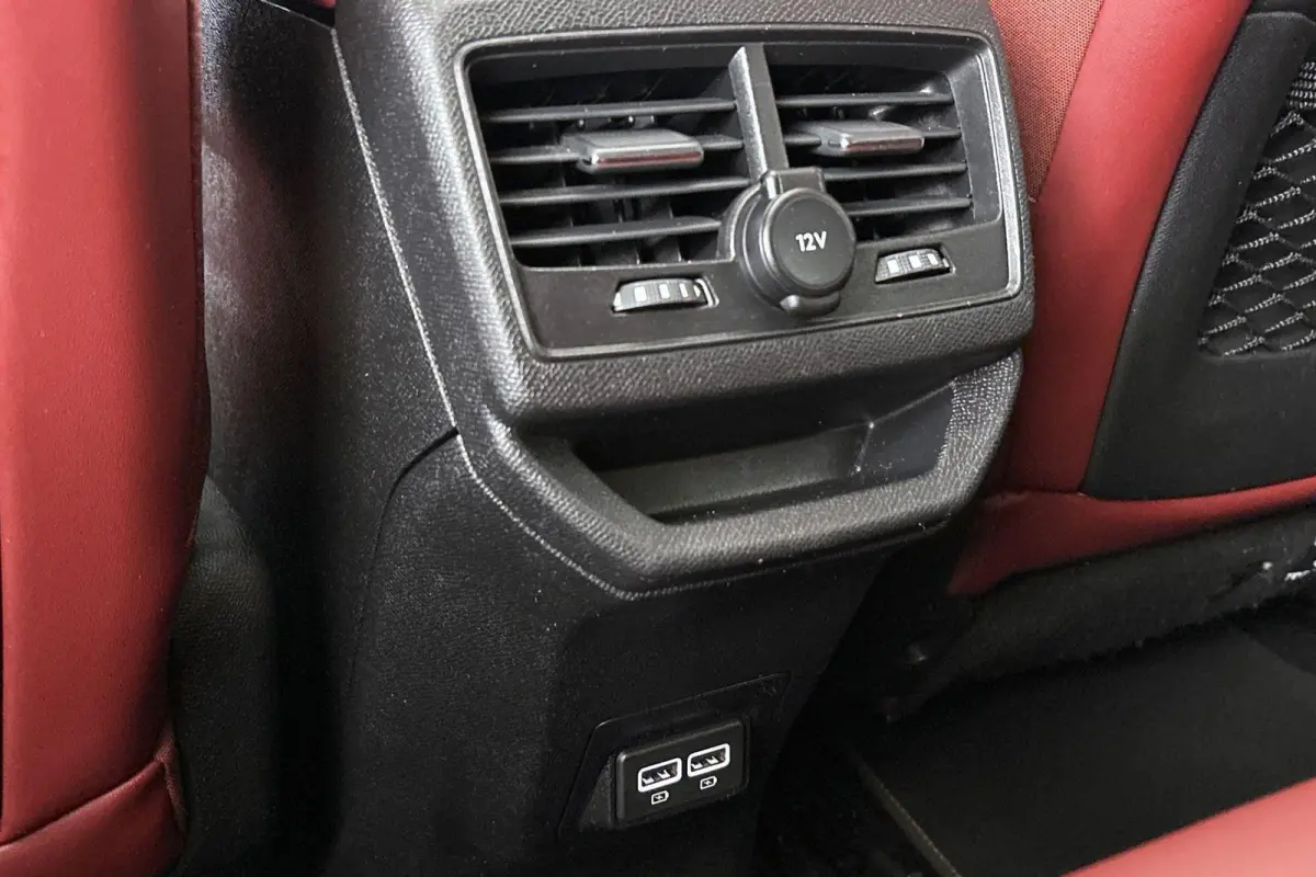 1.6 HYbrid 225 GT 1e Eigenaar Panoramadak Leder FOCAL