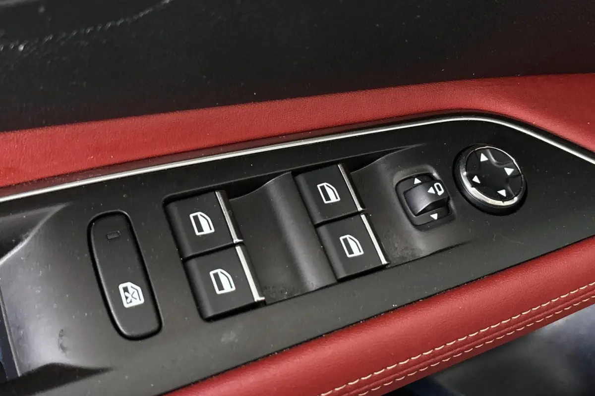 1.6 HYbrid 225 GT 1e Eigenaar Panoramadak Leder FOCAL