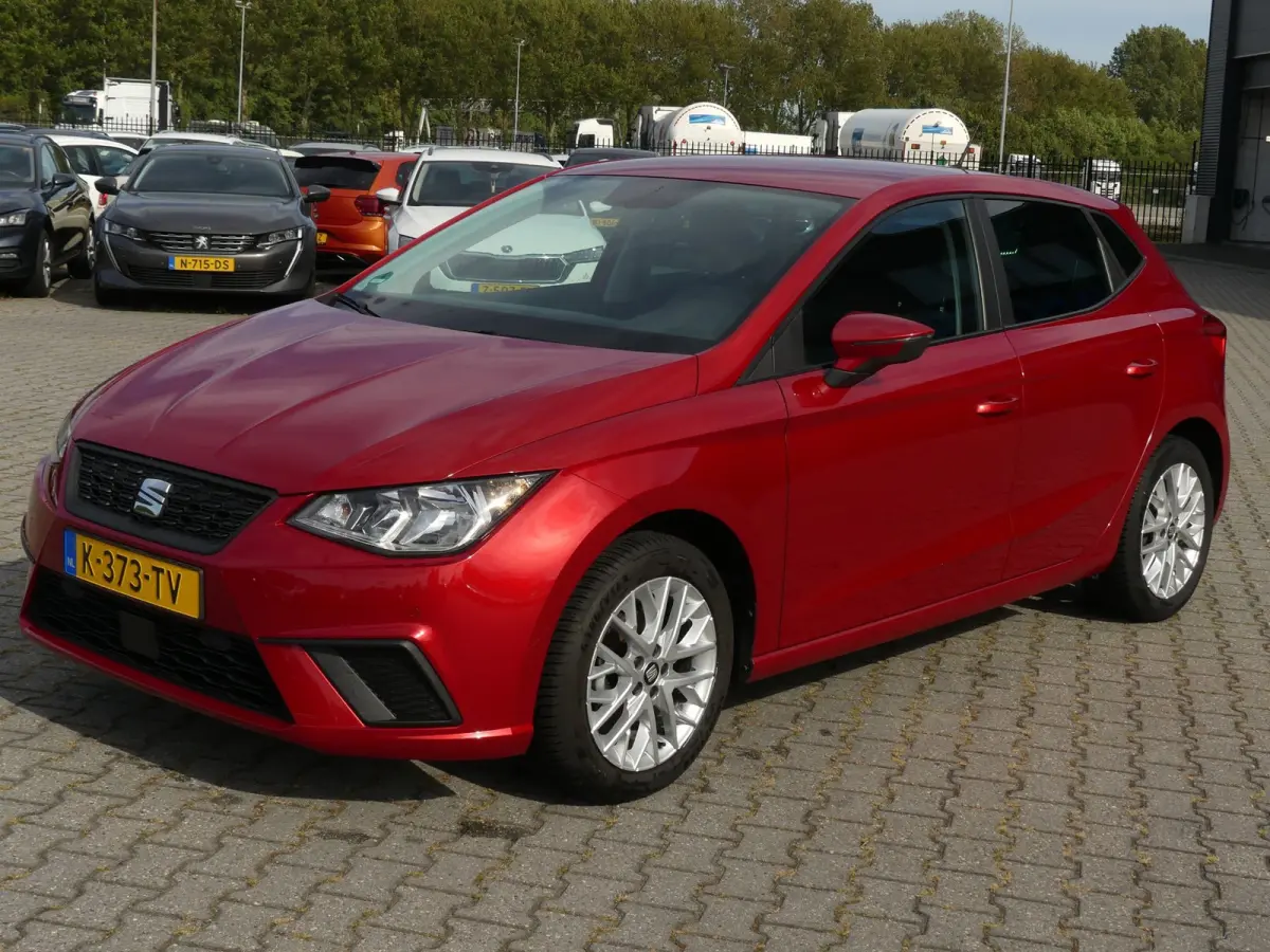1.0 TSI Style Business Intense / Apple Carplay/Android Auto / Desire Red