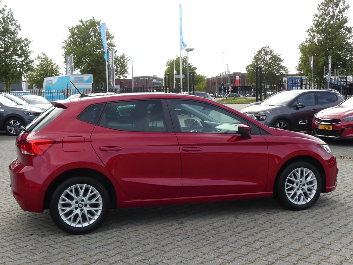 1.0 TSI Style Business Intense / Apple Carplay/Android Auto / Desire Red