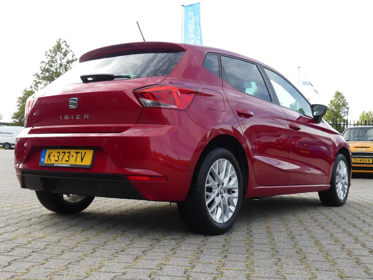 1.0 TSI Style Business Intense / Apple Carplay/Android Auto / Desire Red
