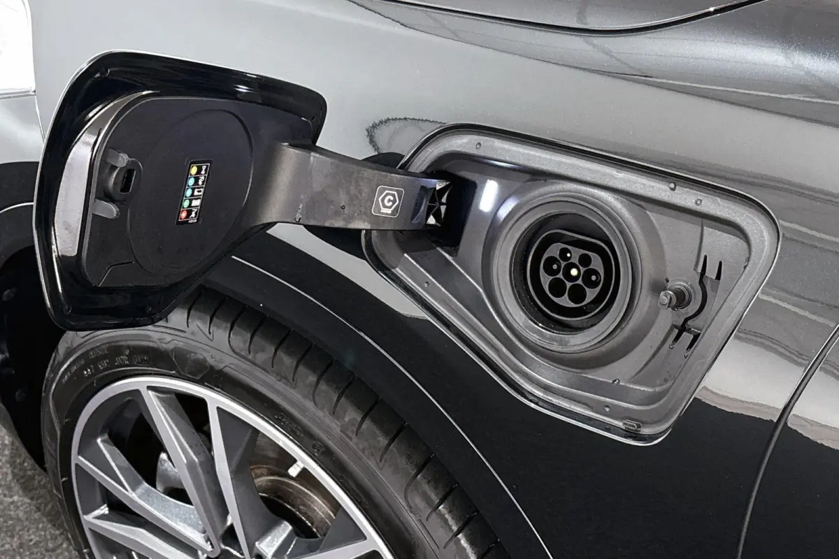 xDrive25e High Executive M Sport Panoramadak Keyless Rood Leder