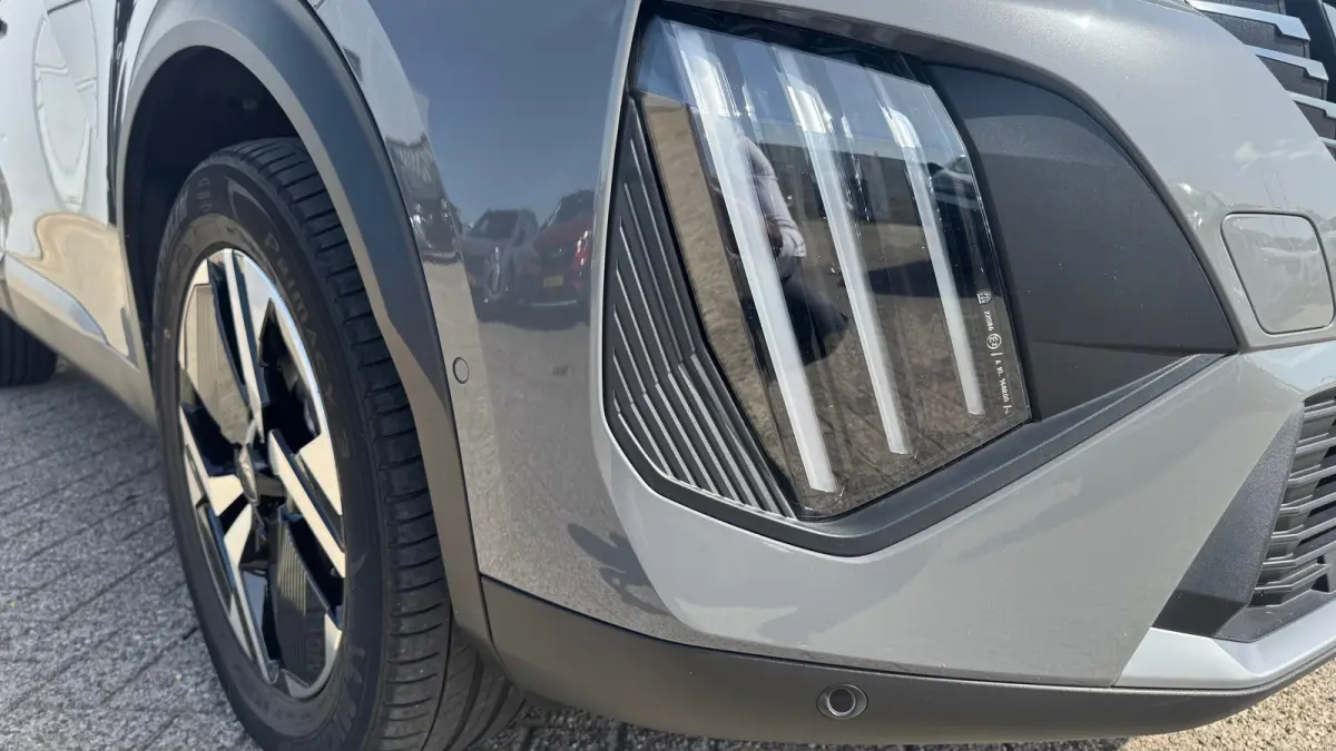 1.2 HYBRID 145PK ALLURE AUTOMAAT / TOT 8 JAAR GARANTIE / NAVI / LEDER / CLIMA / LED / PDC / 17" LMV / KEYLESS / 360 CAMERA / CRUISECONTROL / 1E EIGENAAR / NIEUWSTAAT !!