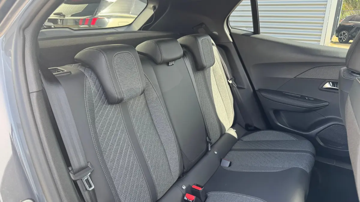 1.2 HYBRID 145PK ALLURE AUTOMAAT / TOT 8 JAAR GARANTIE / NAVI / LEDER / CLIMA / LED / PDC / 17" LMV / KEYLESS / 360 CAMERA / CRUISECONTROL / 1E EIGENAAR / NIEUWSTAAT !!
