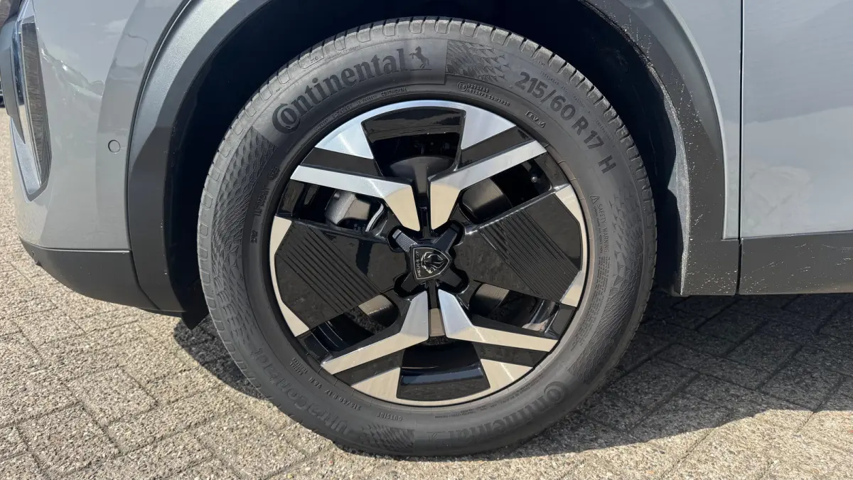 1.2 HYBRID 145PK ALLURE AUTOMAAT / TOT 8 JAAR GARANTIE / NAVI / LEDER / CLIMA / LED / PDC / 17" LMV / KEYLESS / 360 CAMERA / CRUISECONTROL / 1E EIGENAAR / NIEUWSTAAT !!