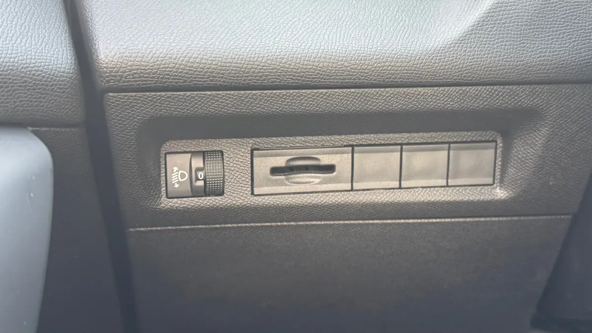 1.2 PURETECH 130PK ALLURE PACK BUSINESS / NAVI / LEDER / CLIMA / PDC / 17" LMV / CAMERA / KEYLESS / FULL-LED / BLUETOOTH / CRUISECONTROL !!