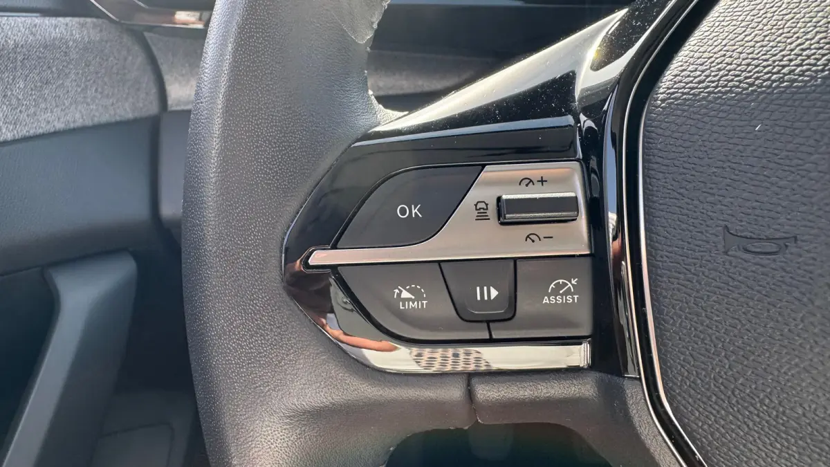 1.2 PURETECH 130PK ALLURE PACK BUSINESS / NAVI / LEDER / CLIMA / PDC / 17" LMV / CAMERA / KEYLESS / FULL-LED / BLUETOOTH / CRUISECONTROL !!