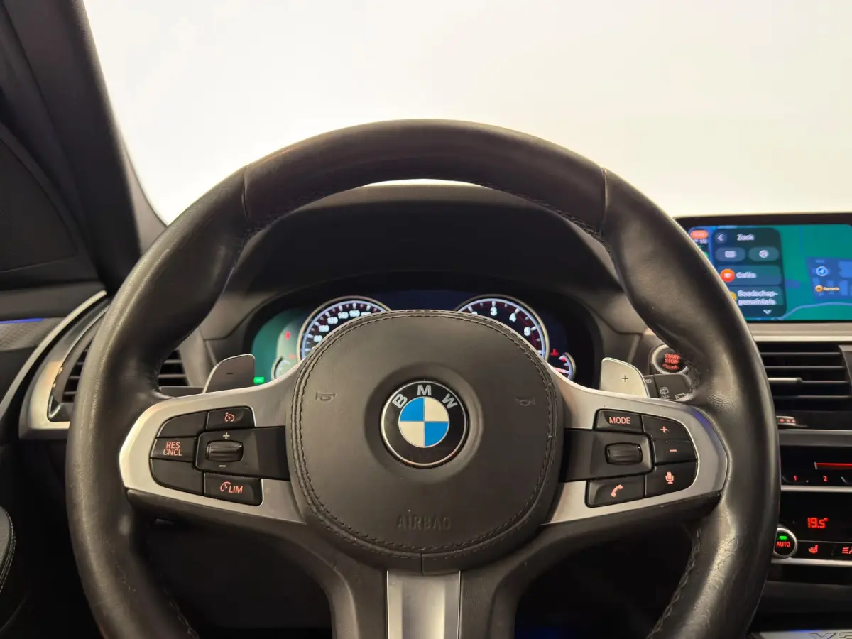 XDrive20i High Executive / M-pakket / Shadow Line / HUD