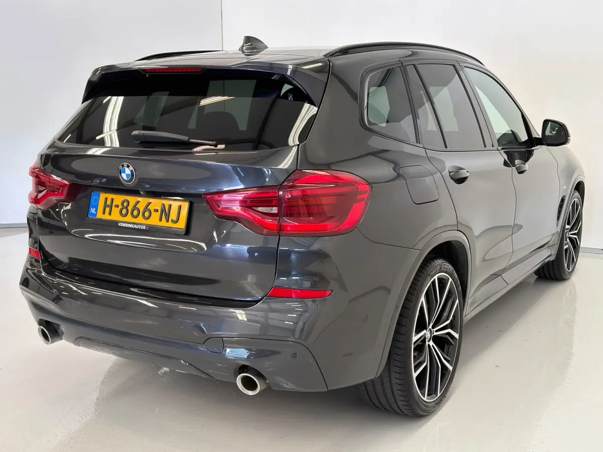 XDrive20i High Executive / M-pakket / Shadow Line / HUD