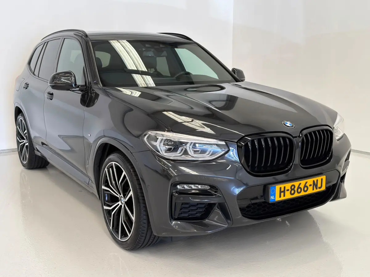 XDrive20i High Executive / M-pakket / Shadow Line / HUD