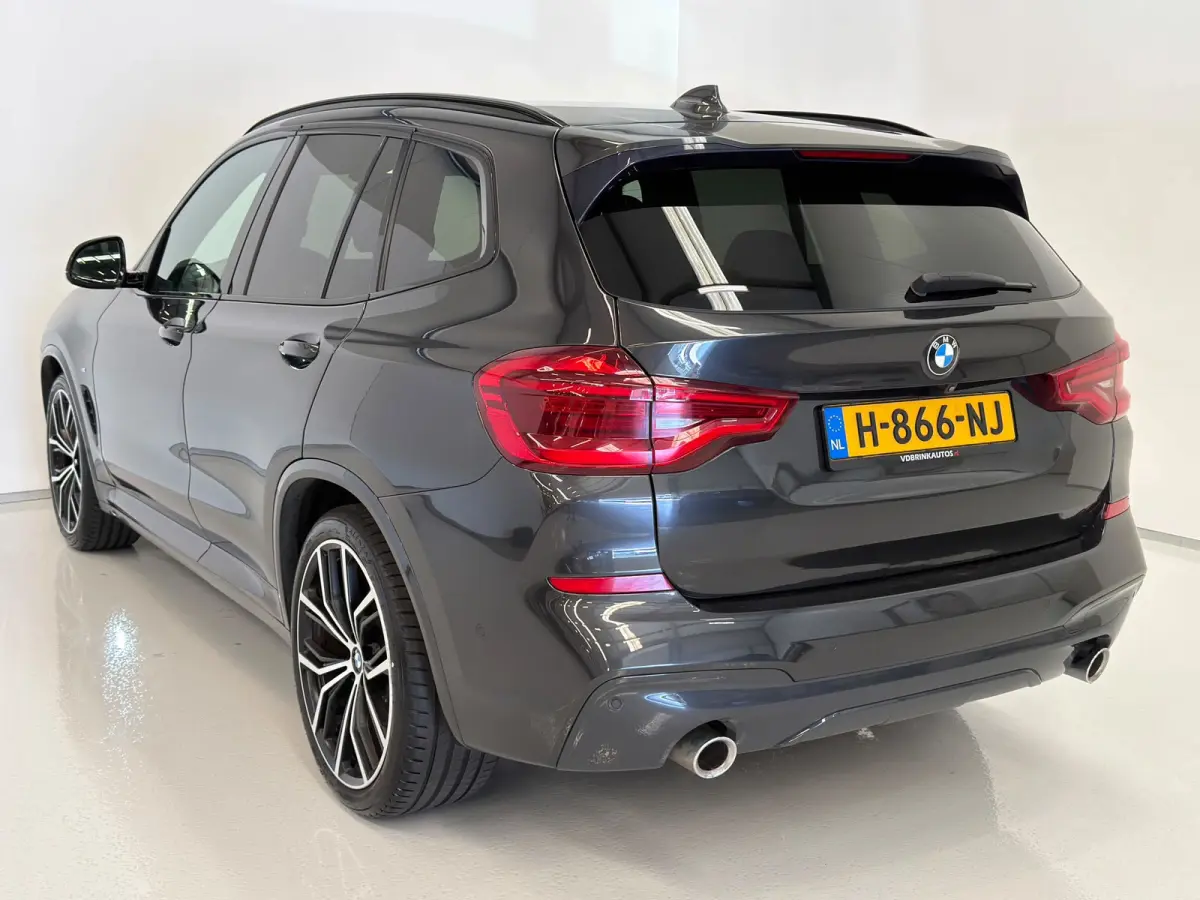 XDrive20i High Executive / M-pakket / Shadow Line / HUD