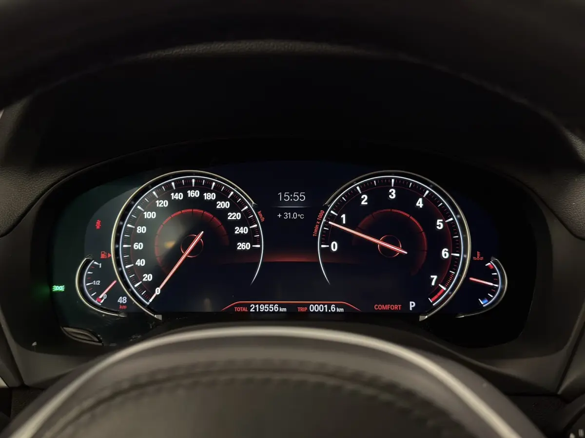 XDrive20i High Executive / M-pakket / Shadow Line / HUD
