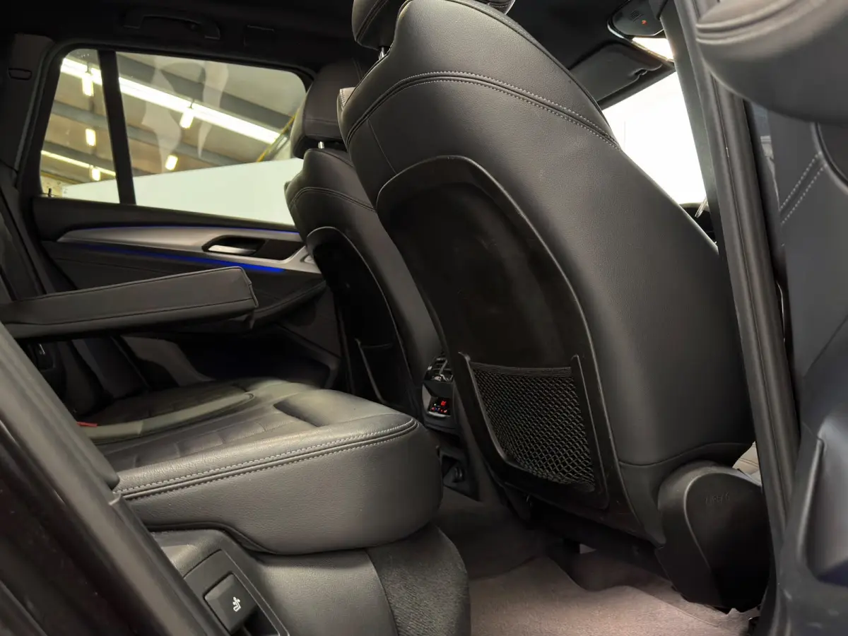 XDrive20i High Executive / M-pakket / Shadow Line / HUD