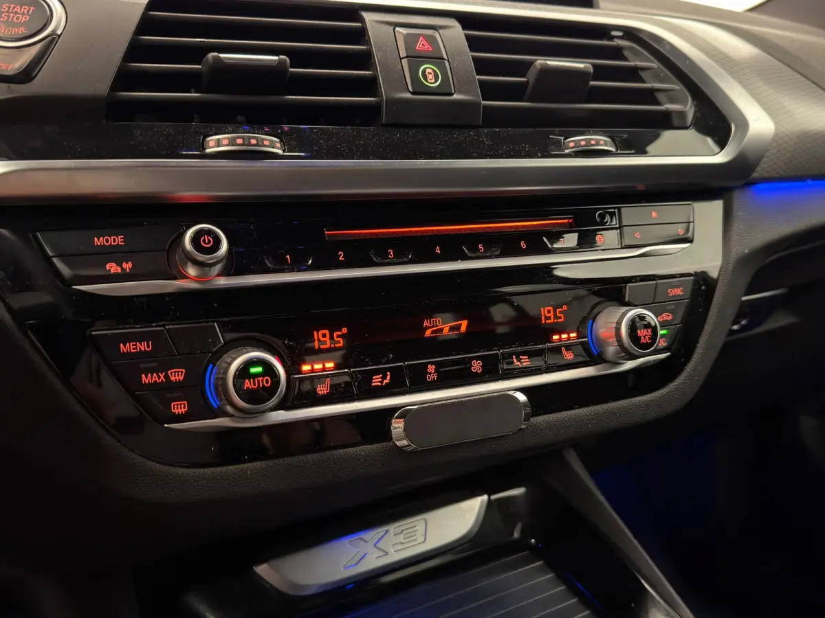 XDrive20i High Executive / M-pakket / Shadow Line / HUD