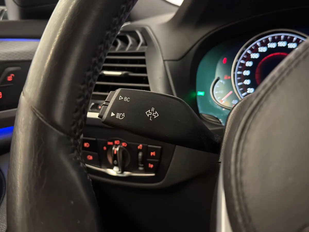 XDrive20i High Executive / M-pakket / Shadow Line / HUD
