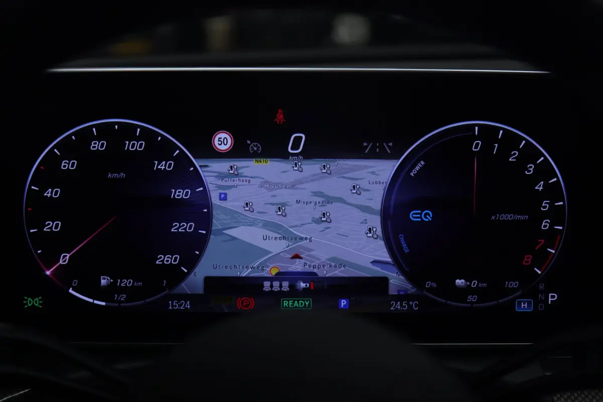 300 E AMG Line PANO/CARPLAY/SFEERV/CAMERA/BOMVOL