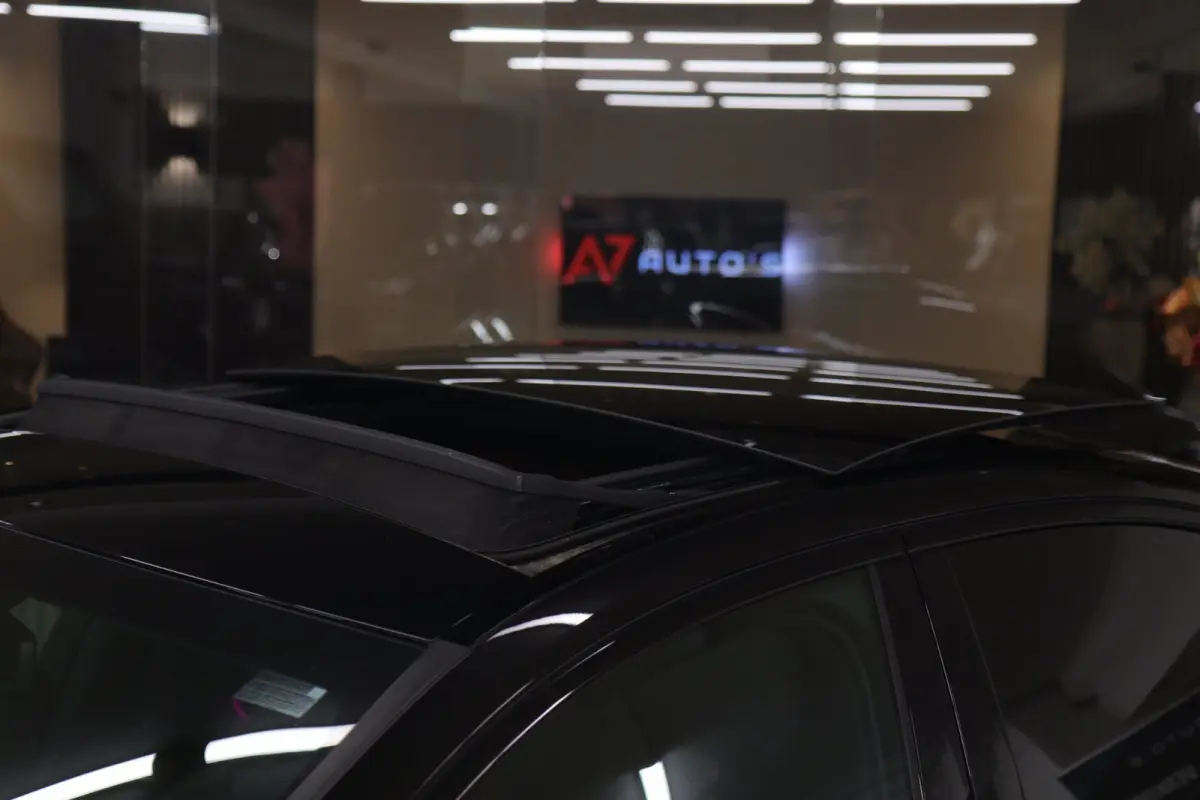 300 E AMG Line PANO/CARPLAY/SFEERV/CAMERA/BOMVOL