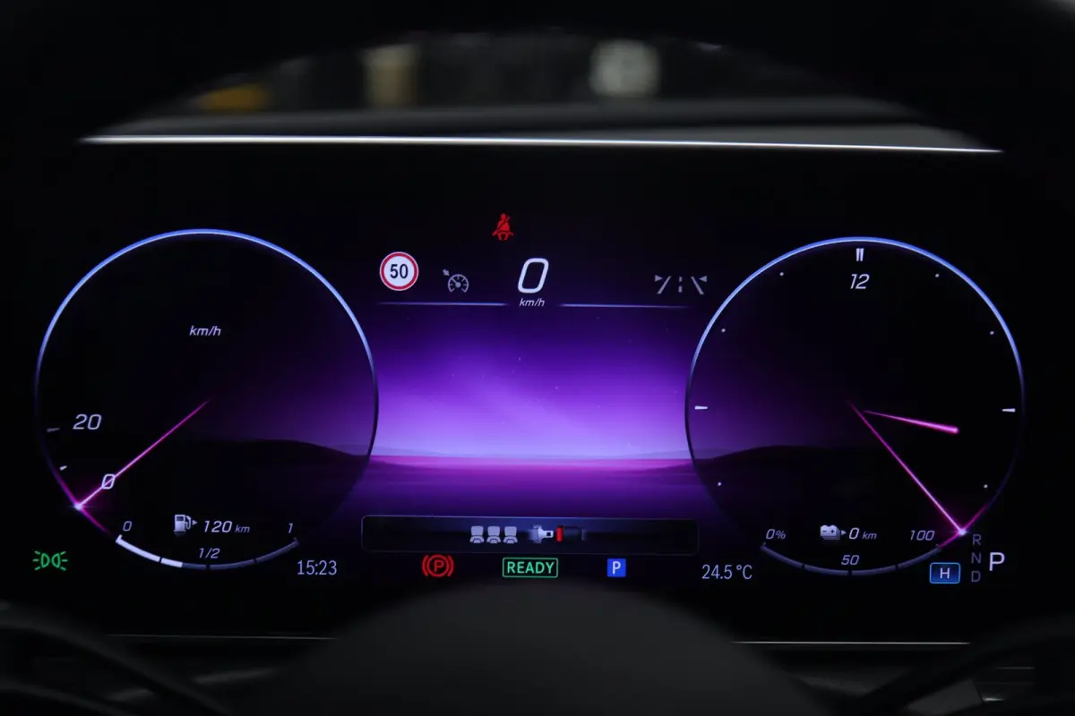 300 E AMG Line PANO/CARPLAY/SFEERV/CAMERA/BOMVOL