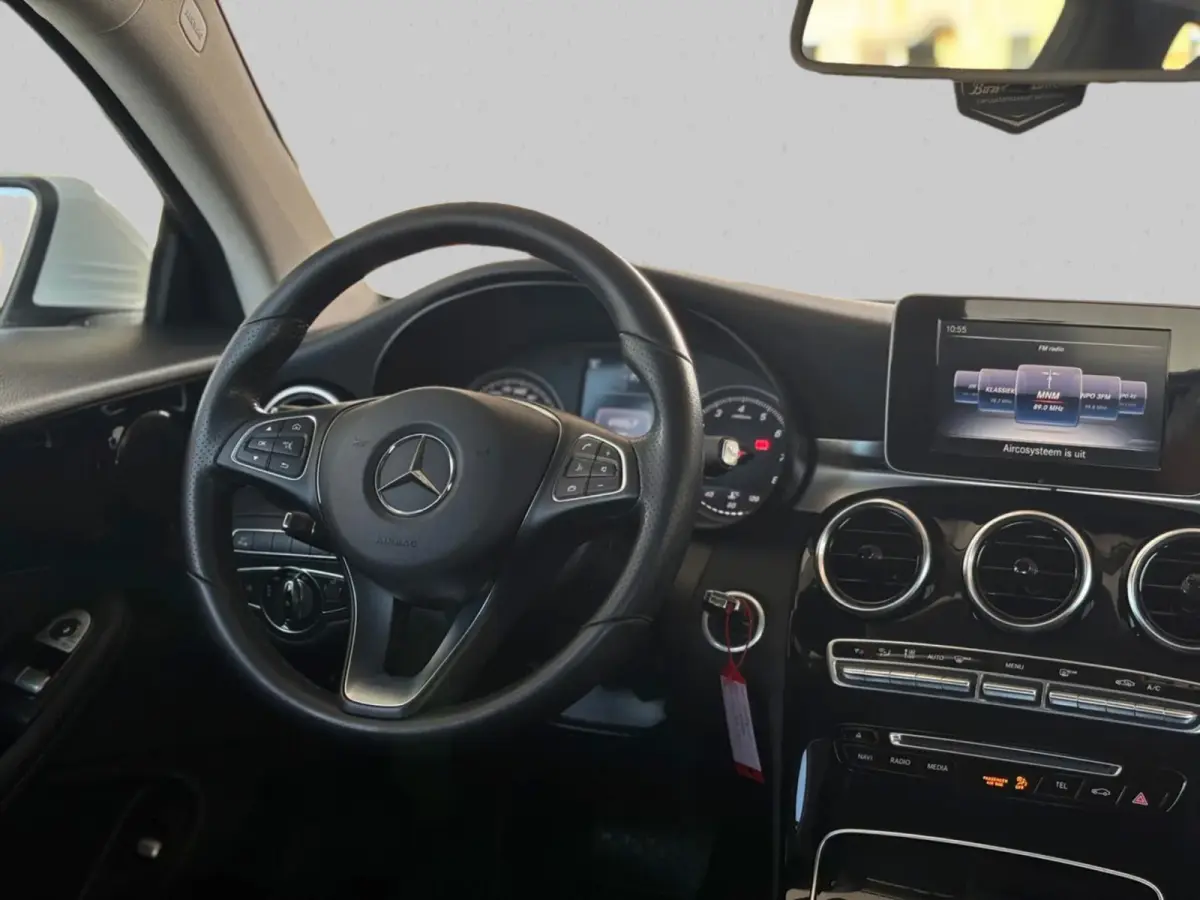 180 Ambition AMG Automaat (Goed onderhoud, NL-auto, Carplay, Navi, Parkeersensoren, Airco, Etc)