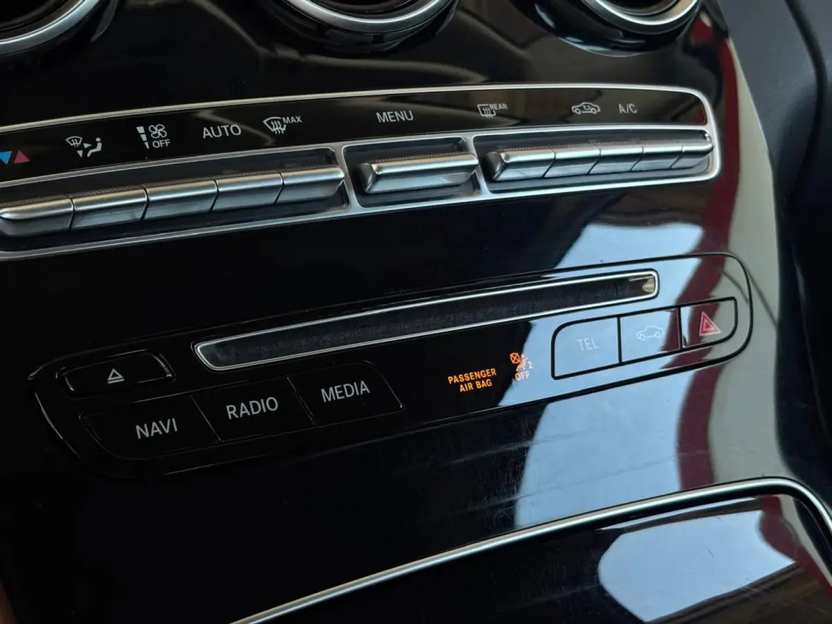 180 Ambition AMG Automaat (Goed onderhoud, NL-auto, Carplay, Navi, Parkeersensoren, Airco, Etc)