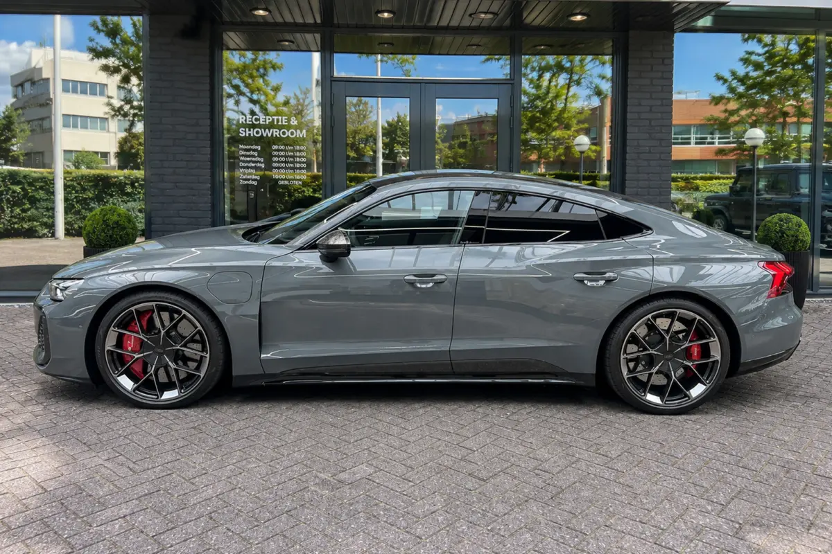 RS e-tron GT Performance l 843 pk I Ceramic l Carbon l Facelift