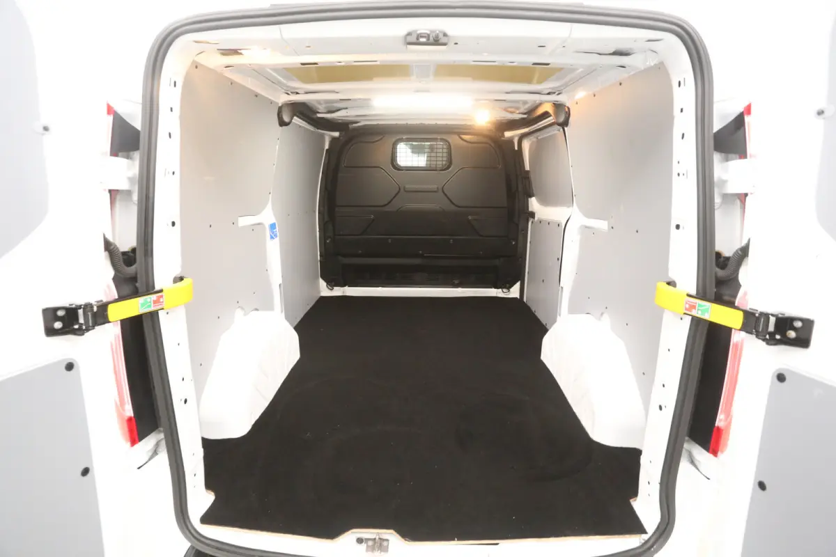 2.0 TDCI L1H1 | Automaat | Airco | Camera | 3 Zits | Cruise | Carplay | Trekhaak