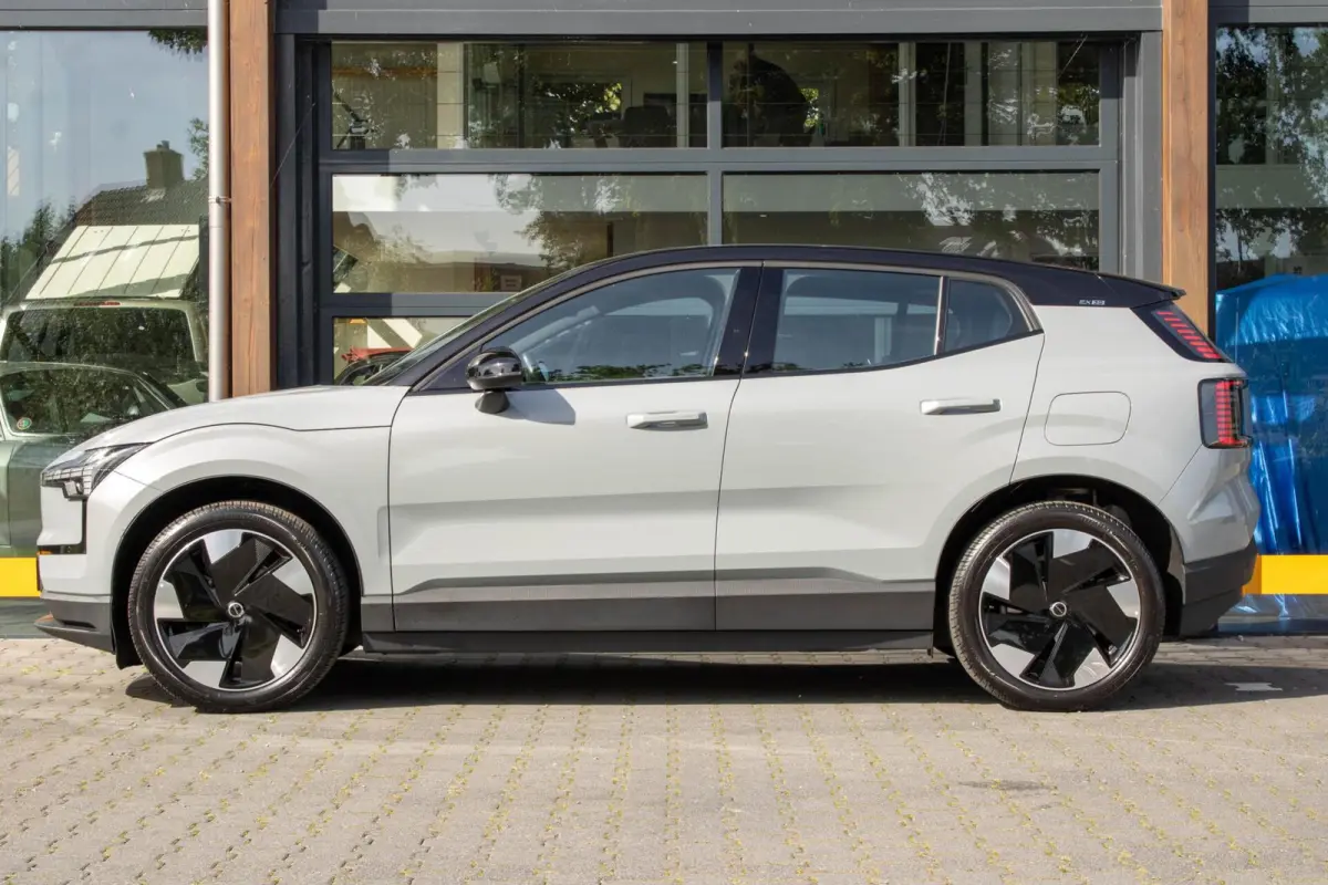 Single Motor Extended Range Plus 69 kWh|Harman|Camera|BLIS