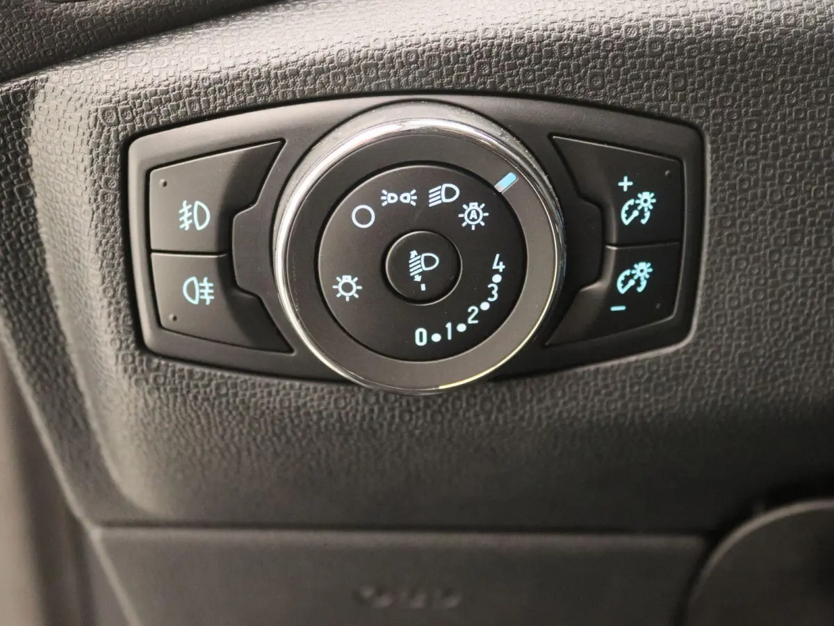 1.0 EcoBoost Titanium | Camera | Apple Carplay | Climate Control |