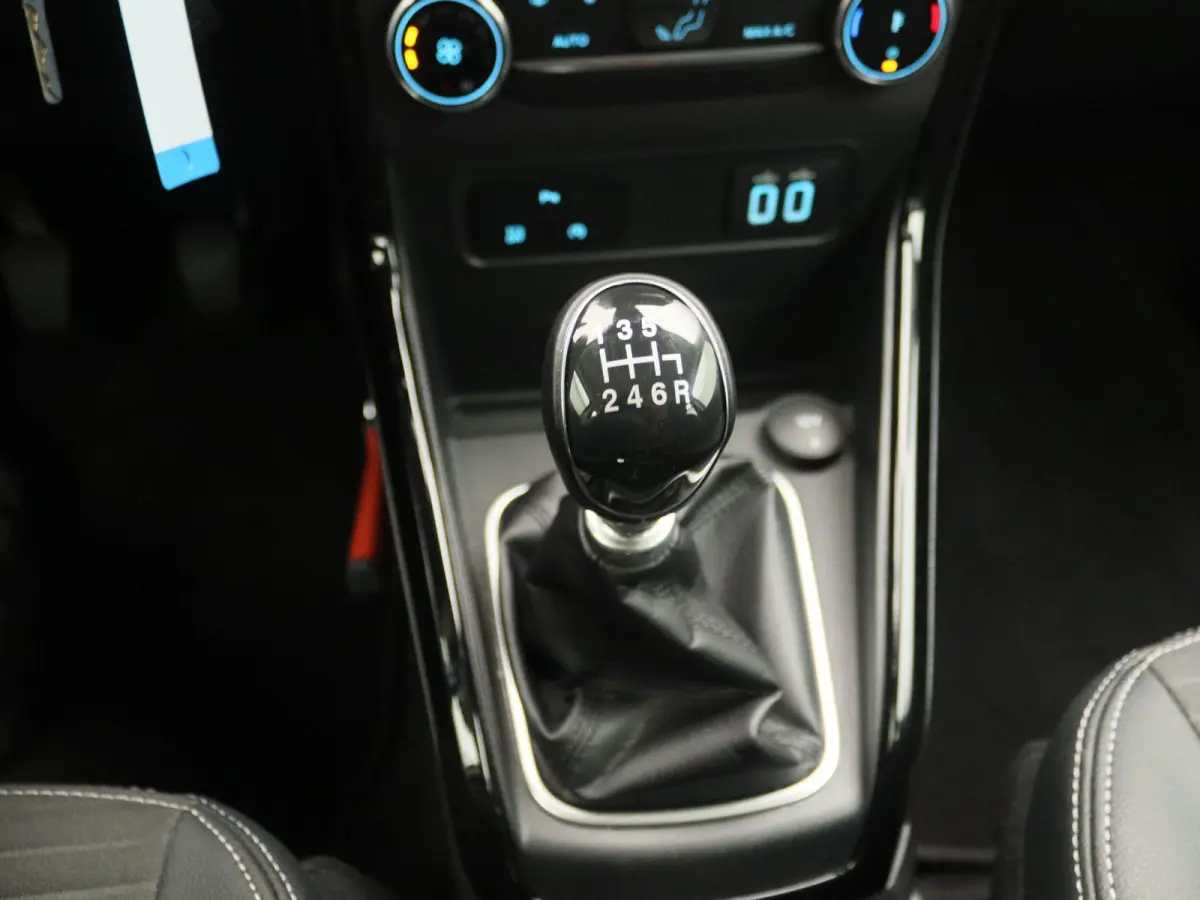 1.0 EcoBoost Titanium | Camera | Apple Carplay | Climate Control |