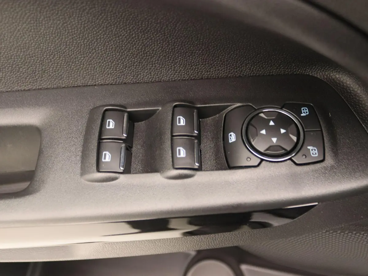 1.0 EcoBoost Titanium | Camera | Apple Carplay | Climate Control |